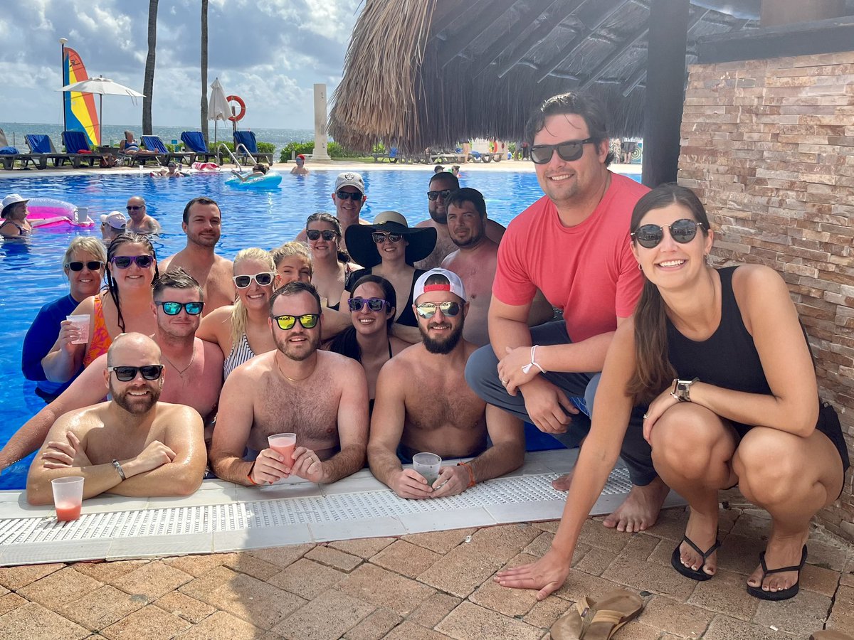 agrapp_3's tweet photo. Take the trip. Travel with friends. You won’t regret it.☀️🤍 https://t.co/BCUoltwqJp