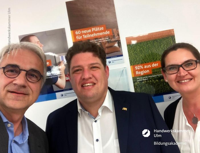 biaulm's tweet photo. Heute zu Gast an der @bildungsakademieulm war der
Grünen Landtagsabgeordnete Michael Joukov (@mjoukov). Es wurde über die berufliche #Weiterbildung sowie über die höhere #Bildung im #Handwerk gesprochen.

#qualifizierung #weiterbildung #handwerk #bildung #biaulm #ulm https://t.co/GdTl95pxLD