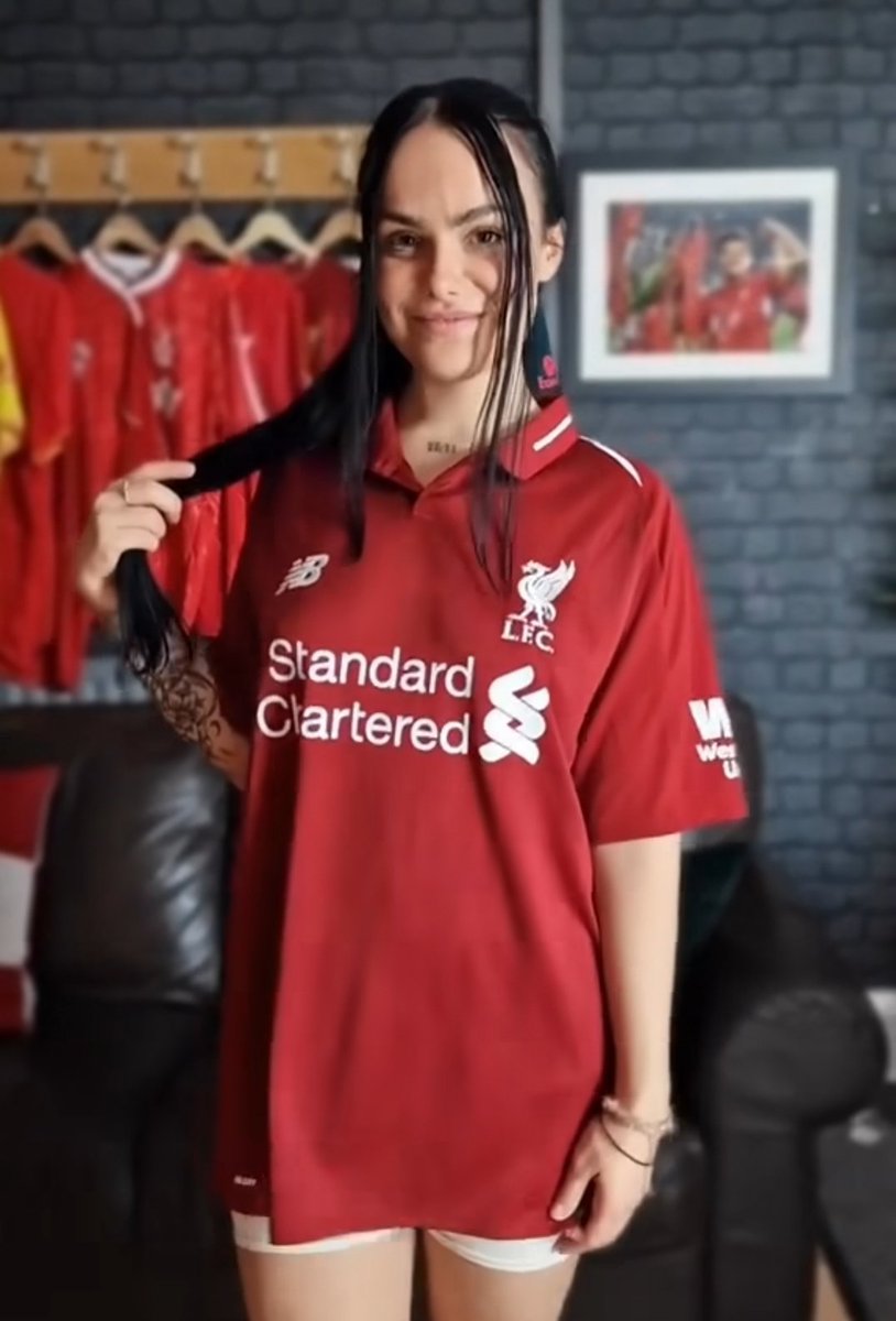 With @fenwaysports putting #Liverpool up for sale, Super Fan  @SaskiaJadeX is leading a Fan led take over of the club!! 👀🔴

#LiverpoolFC #fenwaysportsgroup https://t.co/1yE01zEOyQ