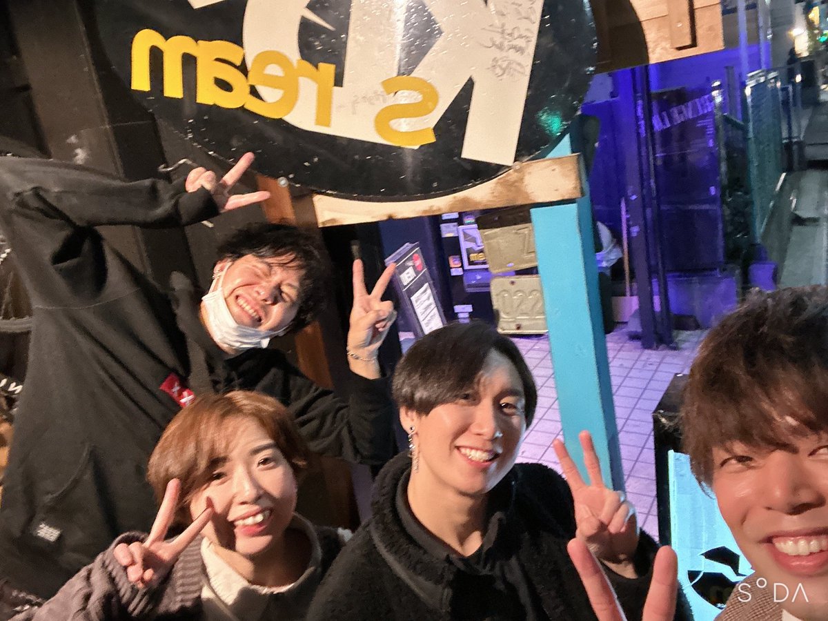 Temperature1121's tweet photo. 先日は後輩ドラマーちゃんの最後のLIVEに駆けつけてきました

あの細い体のどっからあんなパワー出てんだってくらい発音よく気持ちいパフォーマンスでした✨

これからも楽しんでいこうね https://t.co/8JdjyHOHY3