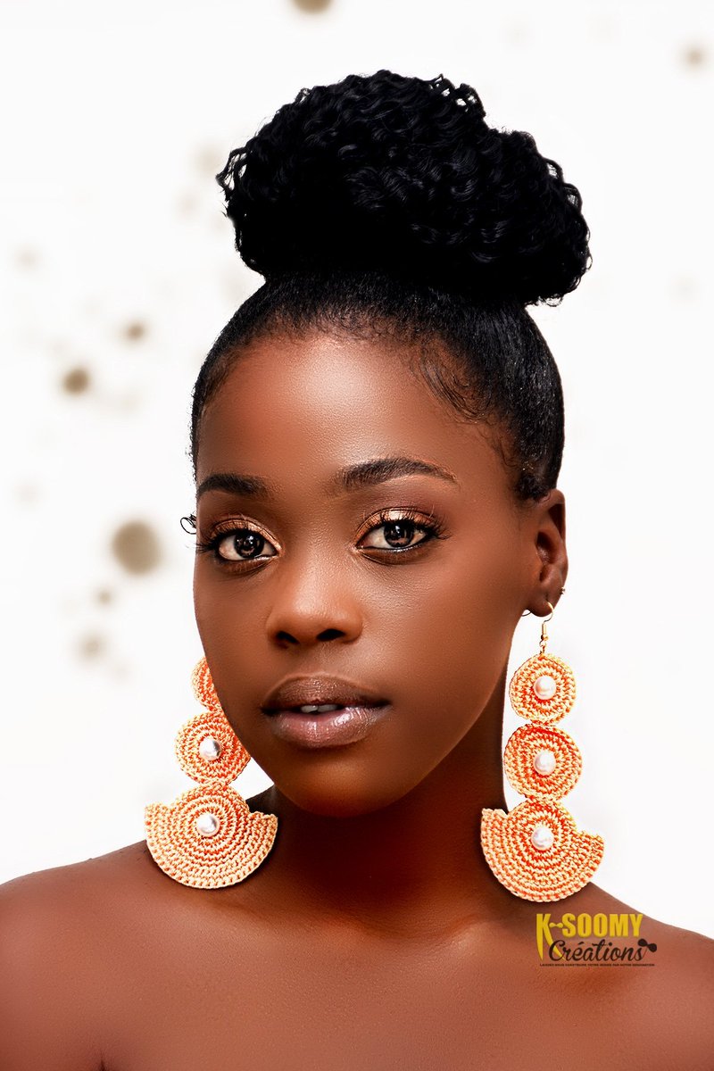 ksoomycreations's tweet photo. #Fashionista_collection
Model 1/8
Boucles d'oreilles pendentifs
Mesurant 13 cm, Elles vous assurent une présence assez remarquable🥰
Fait en #crochet #handmade, orné de quelques perles qui sublimera votre aspect charmant.😍
#ksoomycreations #collection2020 https://t.co/wdg8xJTEp3