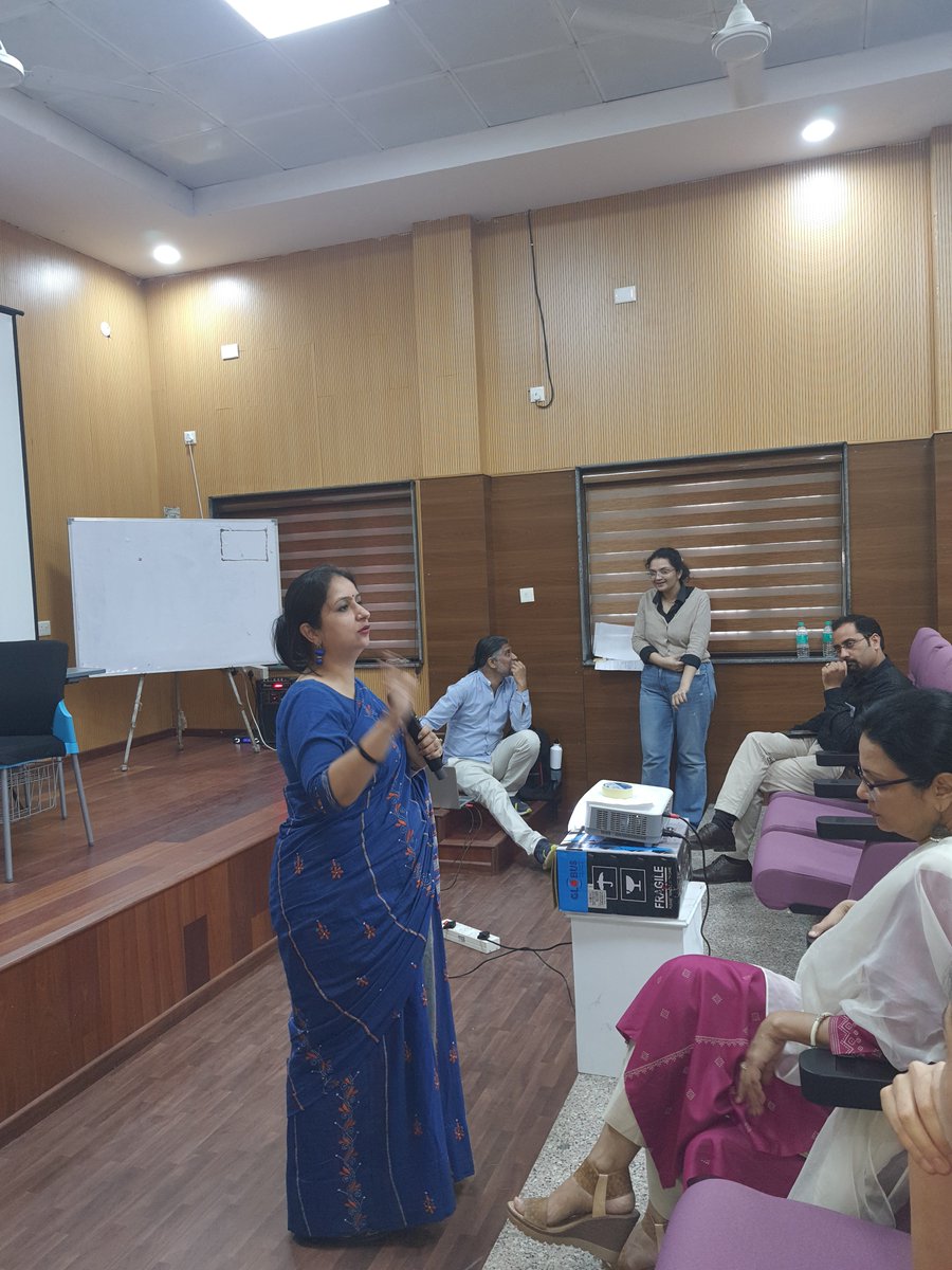 Refresher training of @deshbhaktidelhi held <a href="/SCERT2021/">SCERT Delhi</a> was about mastering the content.

Also, the facilitators concomitantly practised to keep themselves emotionally distanced while conducting discussions in the classroom.

<a href="/Dir_Education/">DIRECTORATE OF EDUCATION Delhi</a>
<a href="/Minister_Edu/">Education Minister</a>
<a href="/gupta_iitdelhi/">Himanshu Gupta</a>
<a href="/PbpandeyB/">B P Pandey</a>