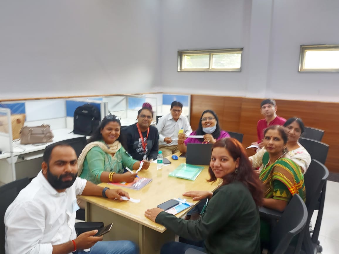 vivekb_1's tweet photo. Refresher training of @deshbhaktidelhi held @SCERT2021 was about mastering the content.

Also, the facilitators concomitantly practised to keep themselves emotionally distanced while conducting discussions in the classroom.

@Dir_Education
@Minister_Edu
@gupta_iitdelhi
@PbpandeyB https://t.co/dbGB2UfJ1u