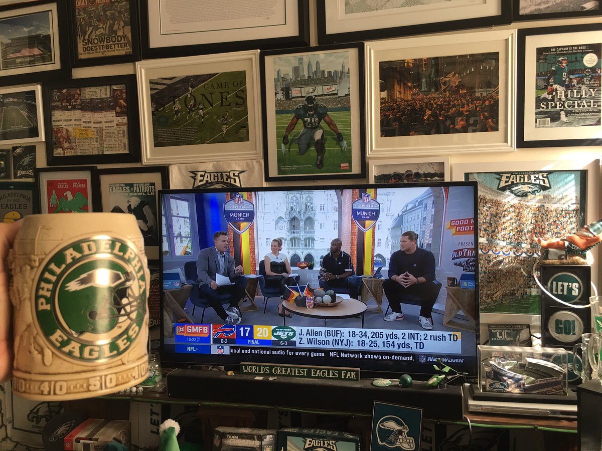 CLeeOaktonVa's tweet image. Stein time!!! Only proper way to watch @gmfb from Munich!!! #Probst #FlyEaglesFly