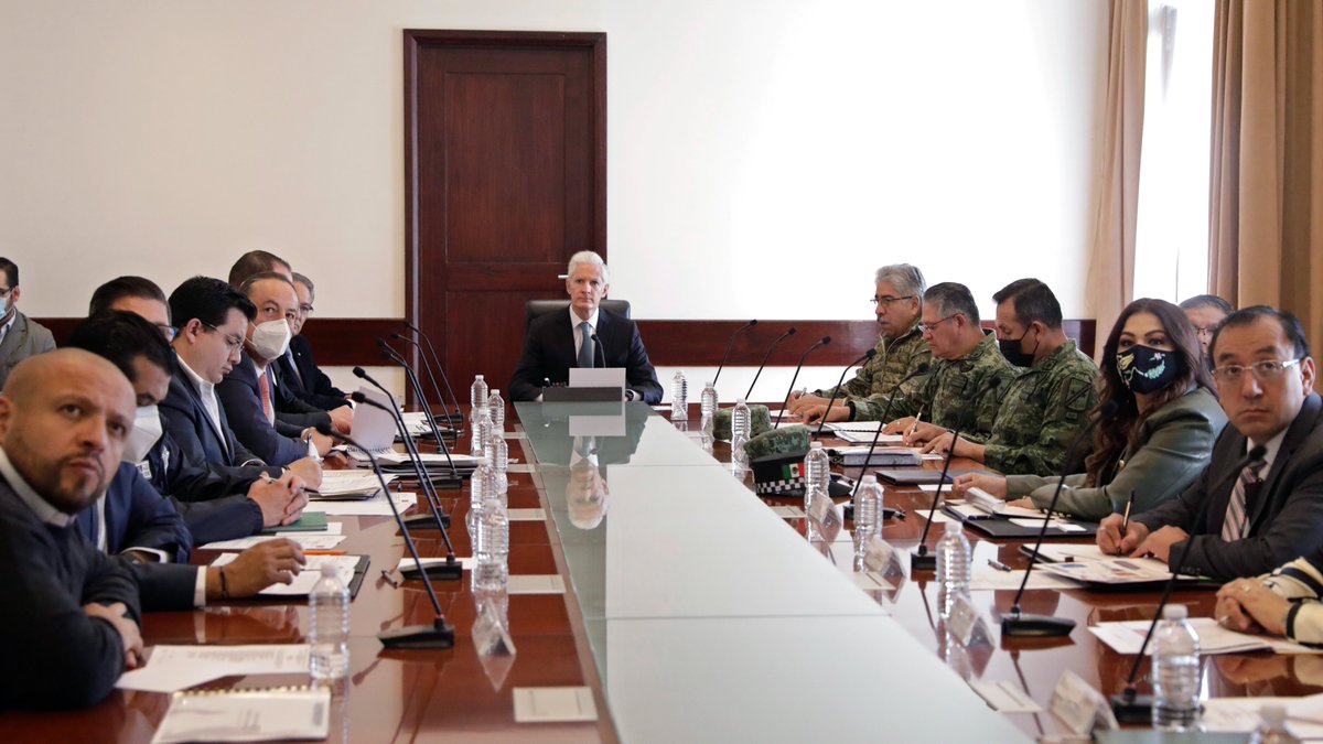 En reunión con el Grupo de Coordinación Territorial para la Construcción de la Paz, damos seguimiento a los operativos que llevamos a cabo para fortalecer la seguridad en el #Edoméx.