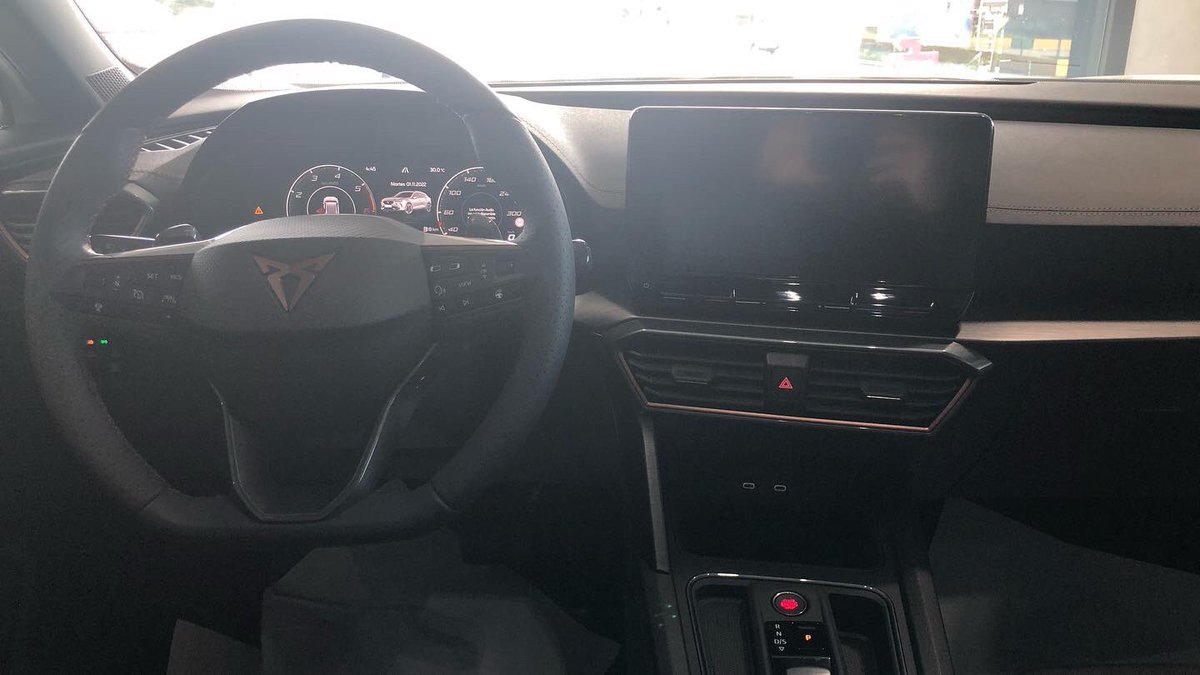 MotorPias_of's tweet photo. Llega nuestra segunda prueba, de la mano de este Cupra Formentor. 
Se trata de un Cupra Formentor 1.5 gasolina de 150 CV asociado a una caja automática DSD. 
Toda la información y las características en la web. 
#cupra #cupraformentor #cupraespaña #cupraformentor150cv https://t.co/dK6EpeIeDD
