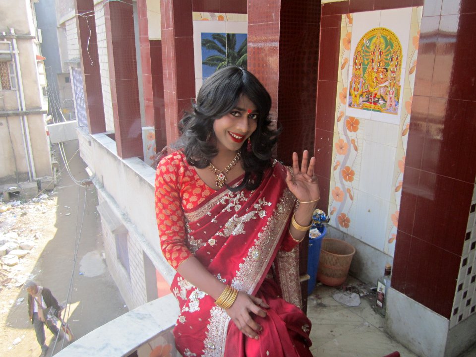 iamnainajahan's tweet photo. लाल साड़ी में खुबसूरत लगते हैं ऐसा वो
हमेशा कहते हैं अब उन्हें कैसे बताये हम
तैयार भी तो उनके लिए ही होते हैं #redsaree #redbindi #sissywife @Desibitch3 @shemale1999567 @Anushka17651633 @shemale_tanvi @Tamiltrans https://t.co/UPh8dQL4Cw