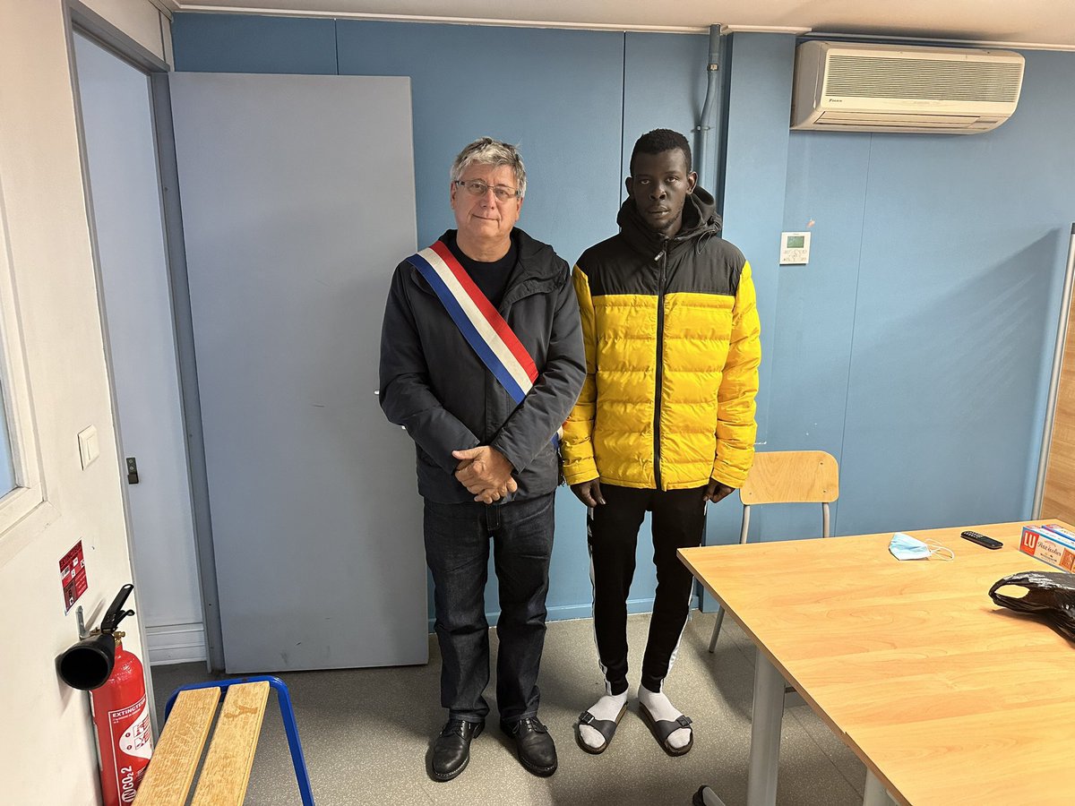 ✌️Victoire ! L’OQTF visant Khaled Owed, que j’avais été soutenir hier au CRA de Vincennes, a été annulée par le tribunal administratif de Paris !

Originaire du Sud Kordofan et de l’ethnie Nuba très discriminée, il va pouvoir demander à nouveau le droit d’asile.