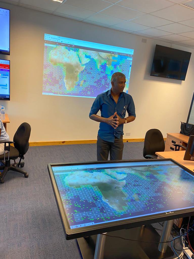 At the Maritime Rule of Law Exercise #MROLEX in Seychelles, @UNODC_MCP's participants from🇰🇪🇸🇨🇲🇺 undertake information exchange between the @RMIFCenter and the @RCOC_Center as part of the simulated maritime interdiction exercise. This is funded by @StateINL 🇺🇸