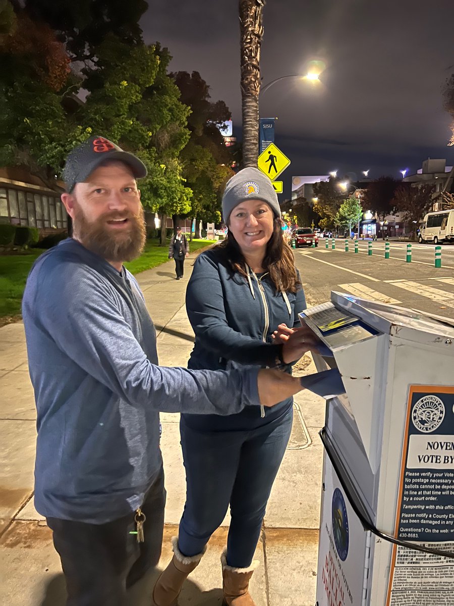 SJSUvotes's tweet image. We voted at night! #sjsuvotes #IVoted #curbside @sccvote @sjsu @SLSVCoalition @g_percival @tobrukblaine_TB @BenThienes