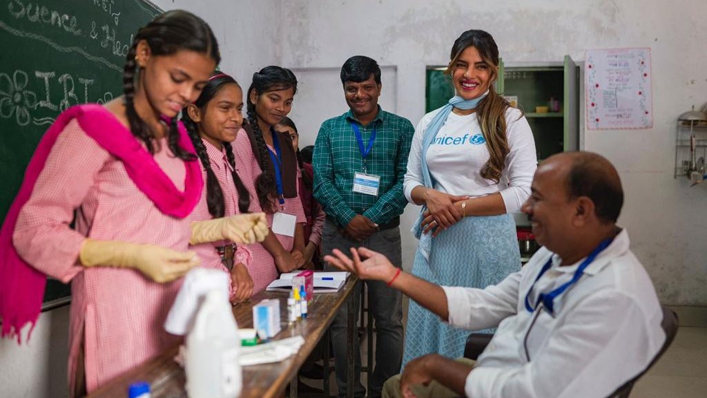 UNICEFIndia's tweet photo. A meaningful first day in Lucknow, Uttar Pradesh for @UNICEF Goodwill Ambassador @priyankachopra.

She spent time at the Composite School Aurangabad meeting children like Mamta who made a smart shoe that helps visually challenged individuals &amp; Zakir who makes nutritious food. https://t.co/hBhQD6ft71