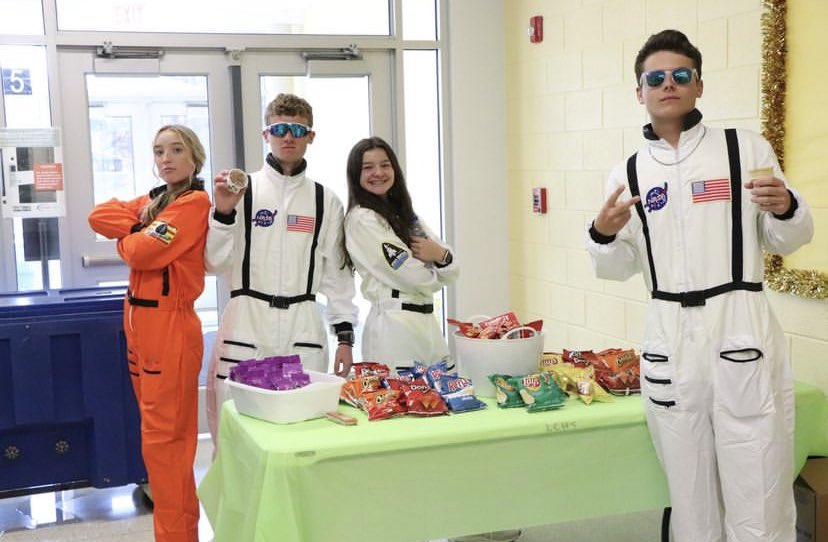 LaunchLcps's tweet photo. Big shoutout to all of our LCHS student-helpers today at LAUNCH! 🚀 

#LouisaLaunch22 https://t.co/3iTjpduhI8