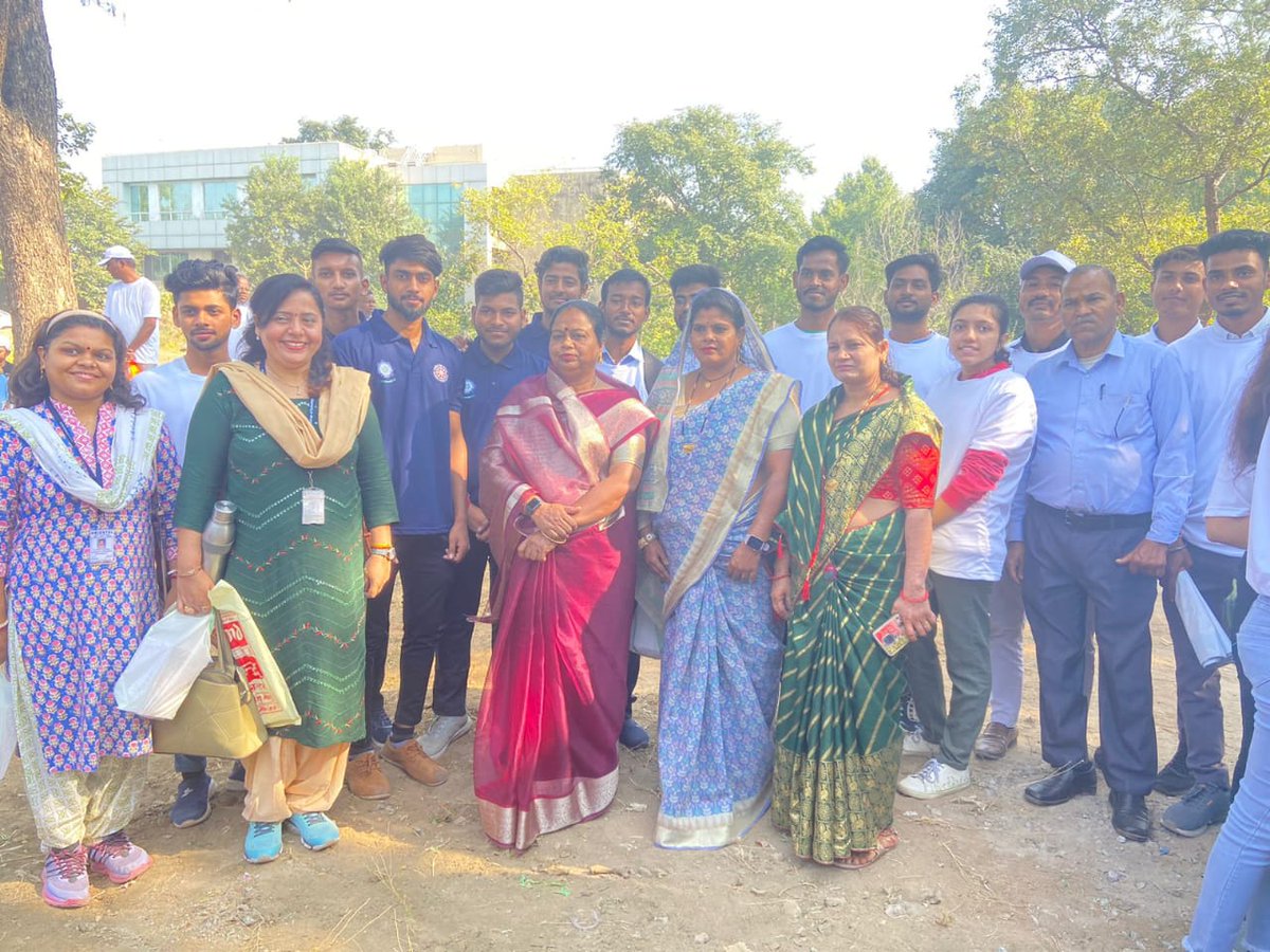 nssoctmp's tweet photo. On 6th NOV 2022 NSS Volunteers of Oriental College of Technology participated in Rally Organised by the Pollution Control Board, MP, and Doctor Association MP to prevent the environment against single-use plastic under Madhya Pradesh foundation day. https://t.co/wHZGdylchd