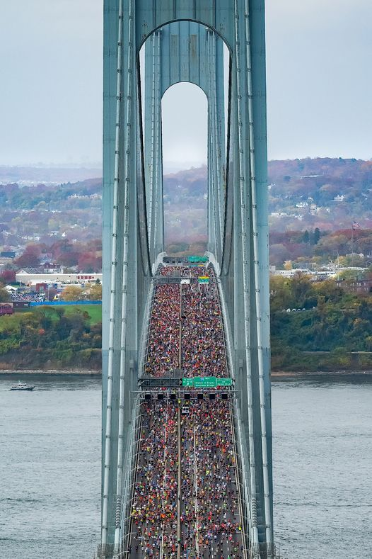 MichaelRunner's tweet image. That's a lot of people on one bridge. #NYCMarathon