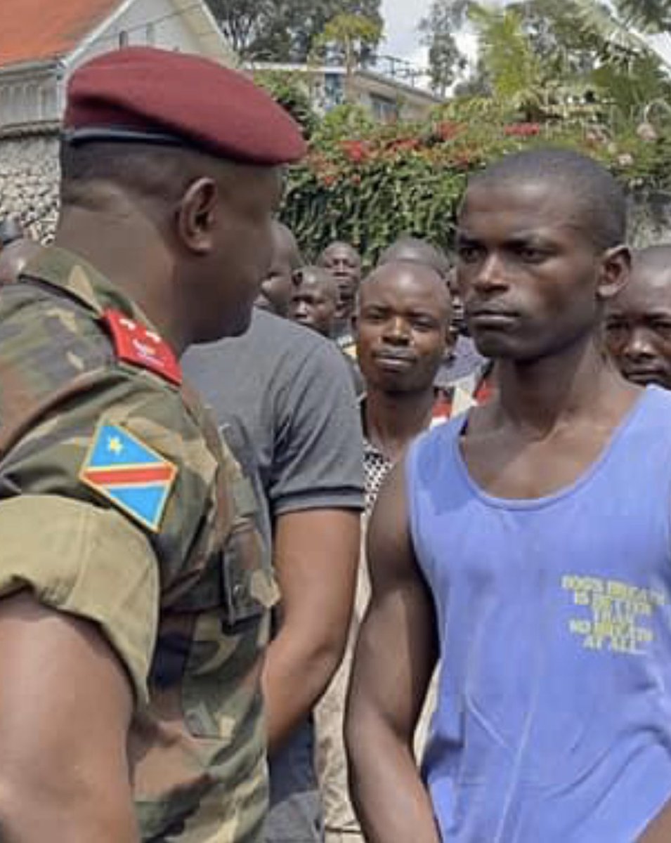 MiziloBasile's tweet photo. Le regard fixe et sans sourire de l’une des recrues de Goma. https://t.co/U2jLJpgaiF