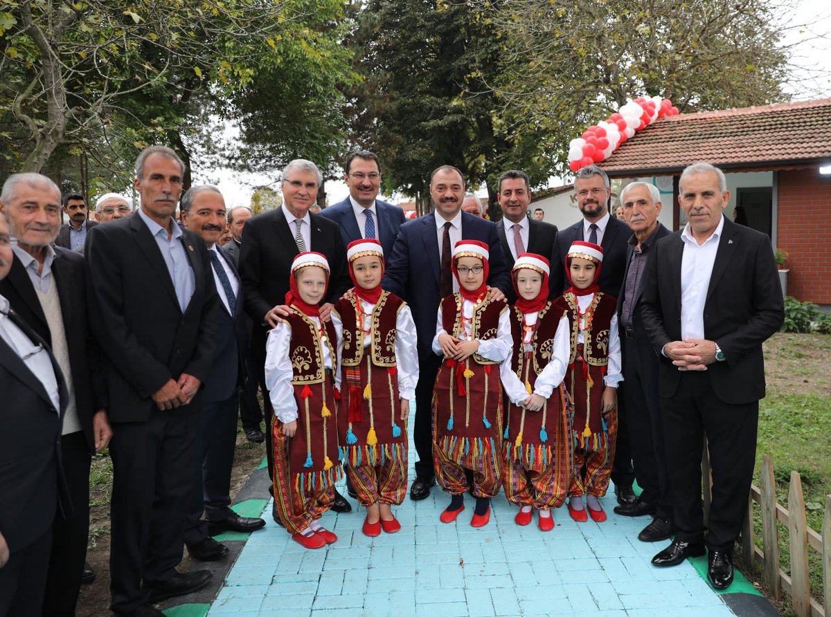 Yapımını tamamladığımız 91 Köy Yaşam Merkezimiz ile Türkiye’nin en başarılı İliyiz….

Cumhurbaşkanımız Sn. Recep Tayyip Erdoğan’ın canlı bağlantıyla şereflendirdiği törenle Serdivan Uzunköy’den tüm Köy Yaşam Merkezlerimizin açılışını gerçekleştirdik…

Şehrimize hayırlı olsun…