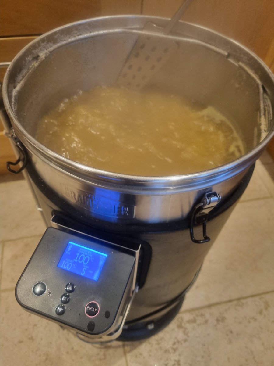 nigemcm's tweet photo. Finally found time to brew again. Keeping it simple with a @Geterbrewed Cold IPA all grain kit https://t.co/a3imG4ieg2