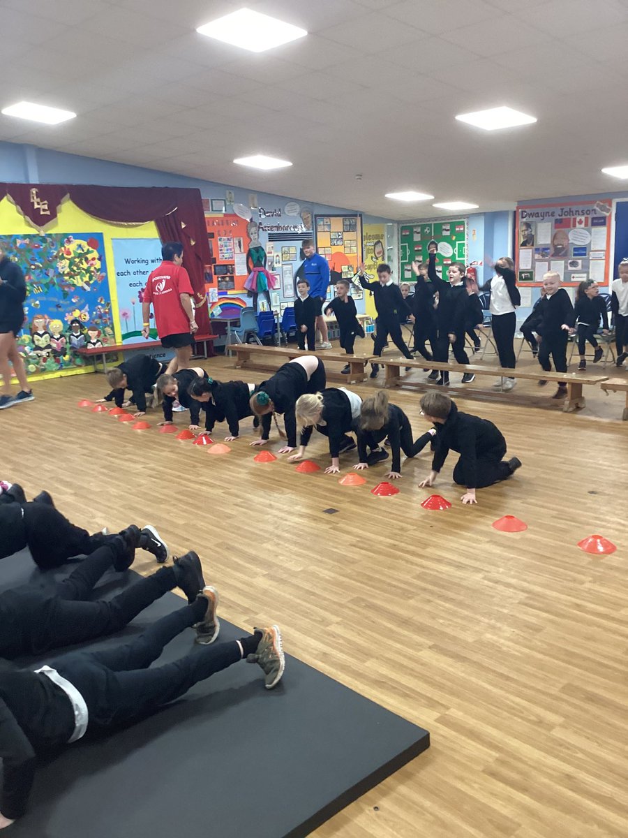 ecclaneendsy2's tweet photo. Year 2 had lots of fun on Friday completing an active fitness circuit with gold medal swimmer Lauren Quigley. #PEchallenge #activefun https://t.co/WhfxKEriu1