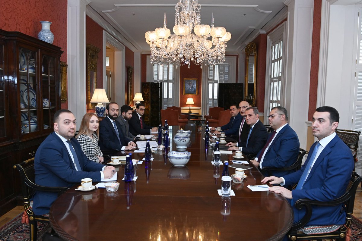 ireli_pu's tweet photo. A bilateral #meeting between the Foreign Ministers of #Azerbaijan and #Armenia is taking place in the #Washington, #USA.

Step by step towards #peace!
Azerbaijan is ready for it! ✌🏻🇦🇿

#ireli2022 https://t.co/mV6rA4ih1B