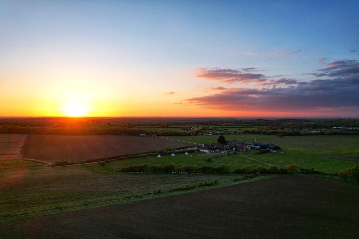 FarmersOfTheUK's tweet photo. The Middle of Nowhere in The Middle of Everywhere is our tagline. We're in Oyster Zone 6, under 10 miles from Wandsworth and over 600,000 people live within 6 miles of here. Did you know spaces like this existed inside the London boundary? https://t.co/aWWbMCIClR