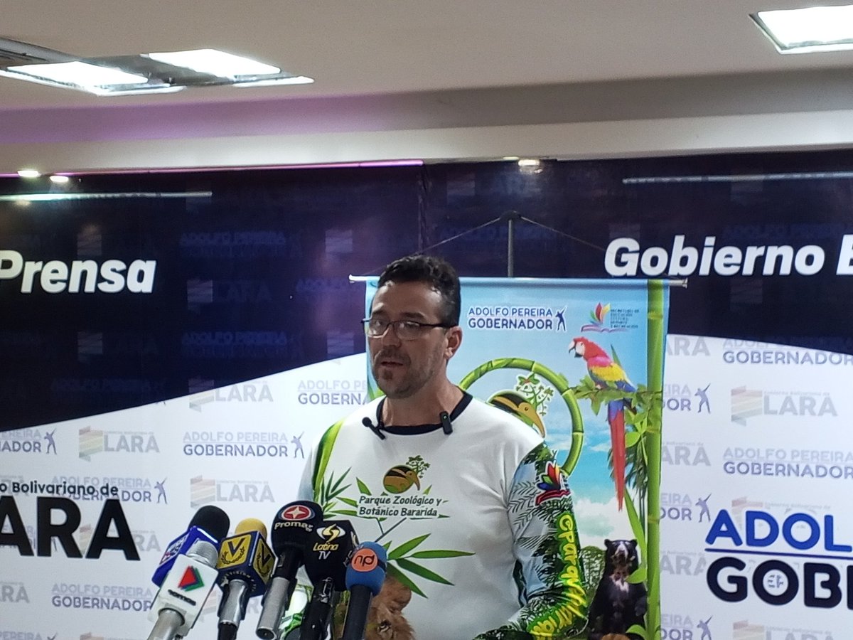 #7Nov Secretario de <a href="/Educacionlara/">Educación Lara</a> Eleamer Elkatrib en compañía del Director del <a href="/ParqueBararida/">Parque Zoológico y Botánico Bararida</a> Juan Rodríguez, ofrecieron una rueda de prensa para dar a conocer la avances en materia de gestión de nuestro pulmón vegetal.
#VenezuelaHumanista