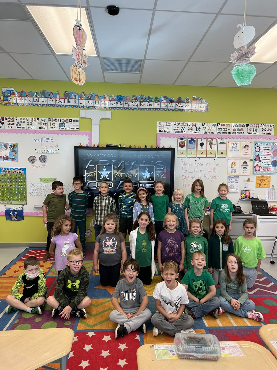 Supporting our Army veterans today at MES! #armystrong #MontourProud #veteransday <a href="/Montour_ES/">Montour Elementary School K-4 Emotional Support</a> <a href="/MontourSD/">Montour School District</a>