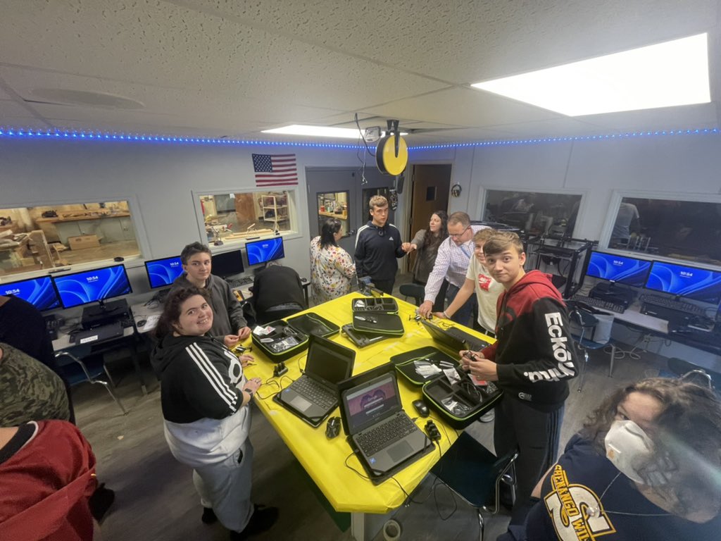 STEMatShenango's tweet photo. Working with Mr. Shierer of iu4 to build code and fly @FTWRobotics with our students helping students club! https://t.co/0JHBP1ifj0