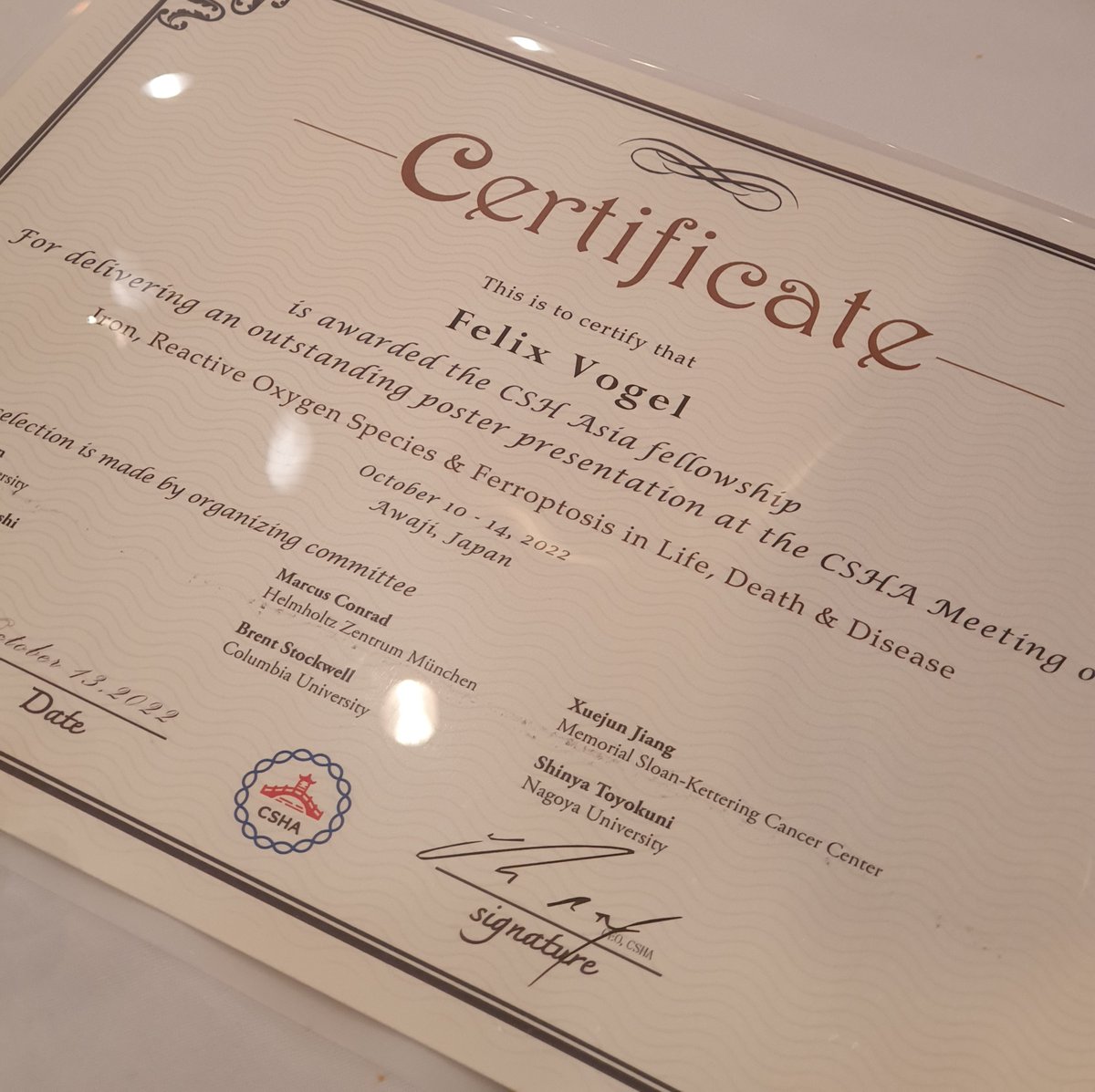 Congratulations <a href="/FelixCEV/">Felix C. E. Vogel</a> for being awarded one of the four poster awards at the <a href="/CSHANews/">Cold Spring Harbor Asia</a> meeting on #Iron, #ROS &amp; #Ferroptosis in Life, Death &amp; Disease at #Awaji Japan 🥳 <a href="/Ferroptosis2306/">Ferroptosis (SPP 2306)</a> <a href="/DKFZ/">DKFZ</a>  #cancer #metastasis
