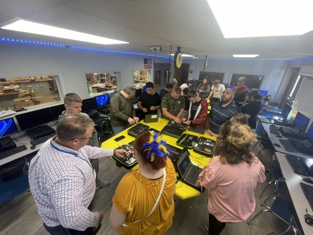 STEMatShenango's tweet photo. Working with Mr. Shierer of iu4 to build code and fly @FTWRobotics with our students helping students club! https://t.co/0JHBP1ifj0