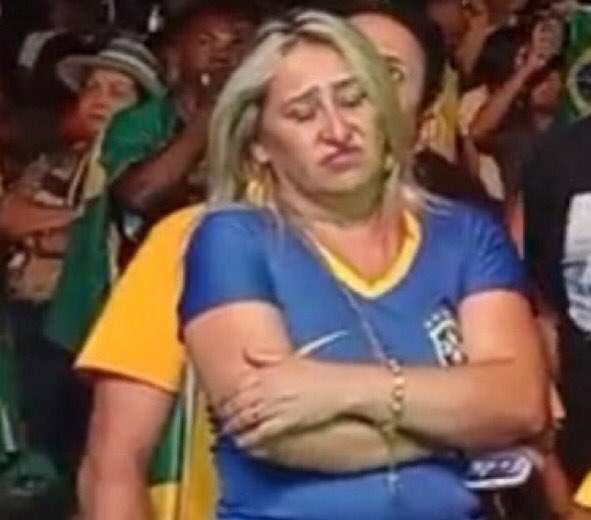 assistindo a convocação da seleção brasileira pra copa fingindo q eu sei de quem eles tão falando e q eu entendo de futebol #CopadoMundo