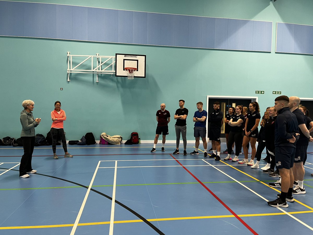 CaraLambPE's tweet photo. We were delighted to welcome @JudyMurray and @MelBenson111 to work with #StrathPGDE Team PE today. Small spaces, big numbers, skill builders and modified games. Tennisifying future teachers to grow the game 🎾 @StrathEDU https://t.co/jJdq4AH0wI