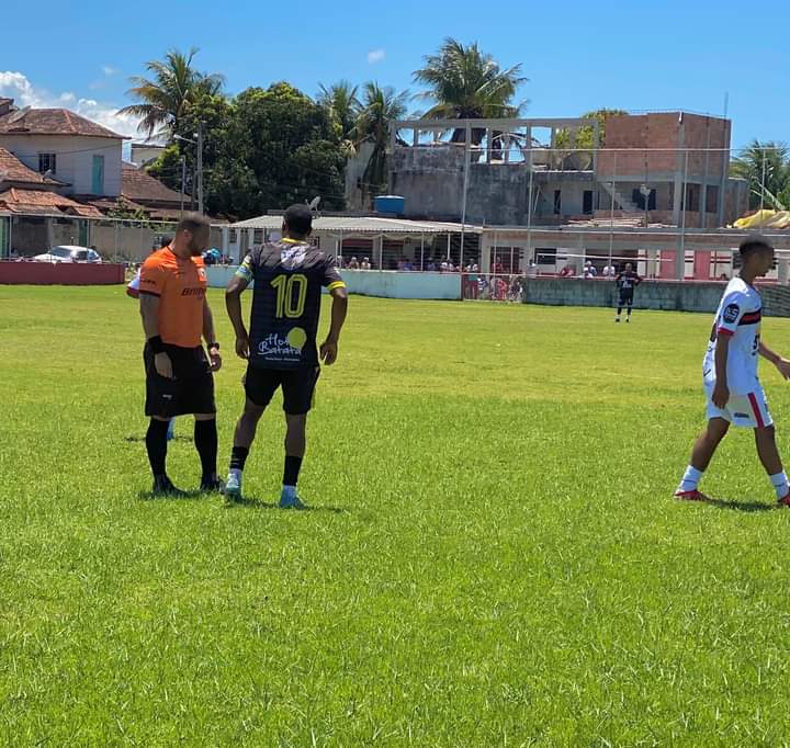futebol_lagos's tweet photo. Copa libertadores de Araruama anda pegando fogo 🔥

No campo do Jardim São Paulo, Lincon e Unidos do mutirão fizeram um jogão e ninguém é de ninguém, placar final 2x2 e segue o fluxo 📸 https://t.co/0jBv2IbfPJ