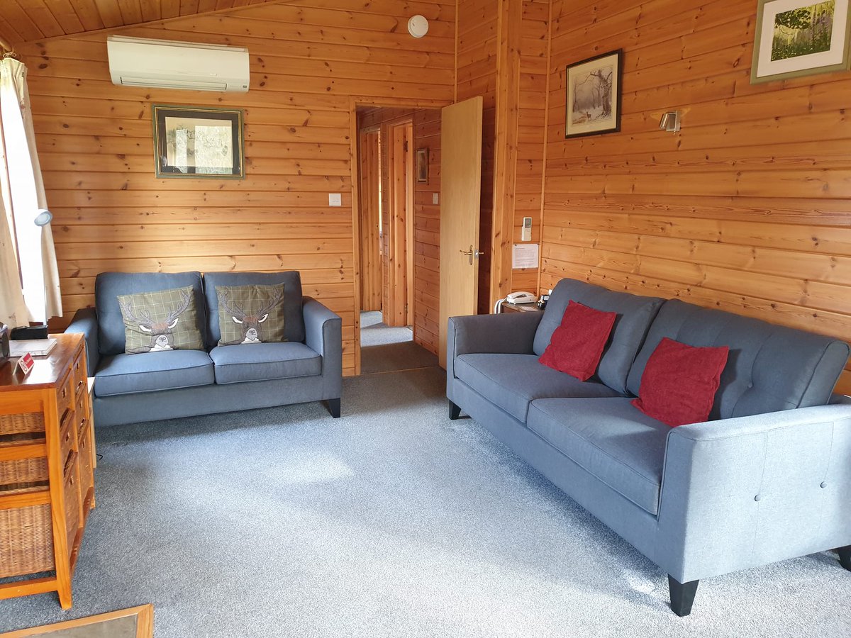 TheHolidayCots's tweet photo. December & January dates are available at Alderwood Lodges. These lovely timber lodges have been finished to a high standard.
🛌Sleeps 1-6
https://t.co/bKNaWTVY1Y
#Garboldisham #Diss #Norfolk #LateAvailability #TimberLodges #Quality #Brecks #Tranquil #Woodland #Grassland https://t.co/Dp9XAES7wR