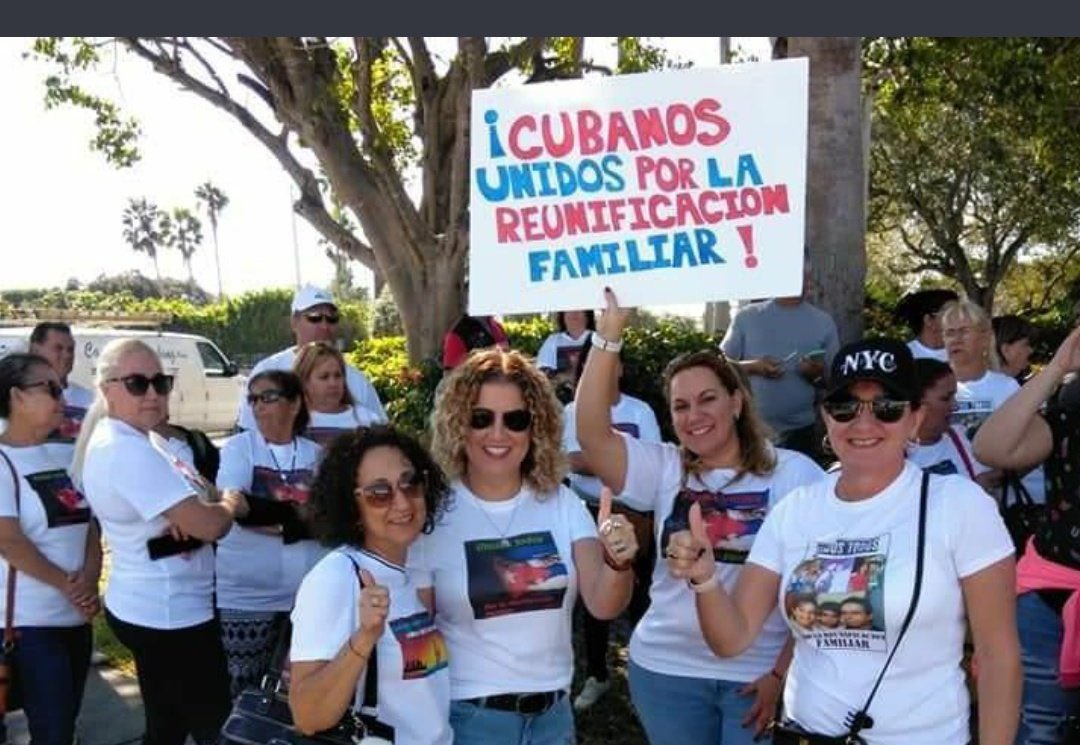 SuharmisC's tweet photo. The cases interviewed and with appointments date from 2017 of the #CFRP program are still waiting for a solution, most of us are cases approved in 2015 and we haven't yet been cited again
#CFRPentrevistadosenel2017 
#CFRPcitasprogramadas2017 @POTUS @Cartajuanero @USEmbCuba @USCIS https://t.co/fSdCPDvdoh