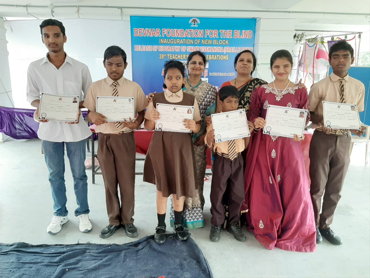 AnupamaSoftware's tweet image. Helping visually challenged students, through Anupama Software in mastering the keyboard to command the computers. At DevNar school, Hyderabad. One of the best schools for the blind in India. Feeling so happy that Anupama is helping them!