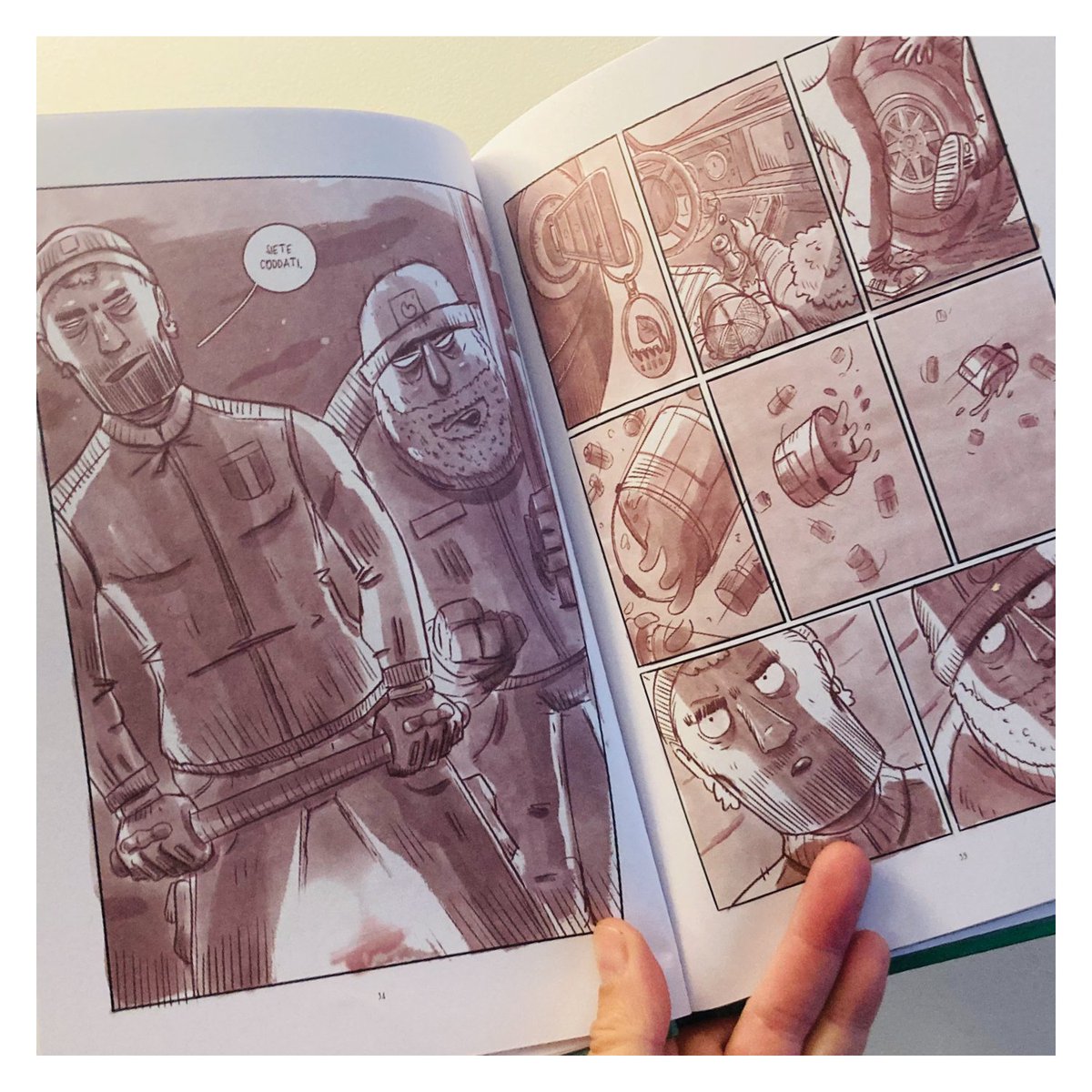 Ho Fatto un fumettino.
Parla di Sardegna, di decisioni prese dall'alto, di Carla che confonde i buoni con i cattivi, di bugie verdi, di paradiso e inferno. 

Un progetto voluto da: @recommon, edito da: @roundrobineditrice

lo trovate nelle librerie e negli store online