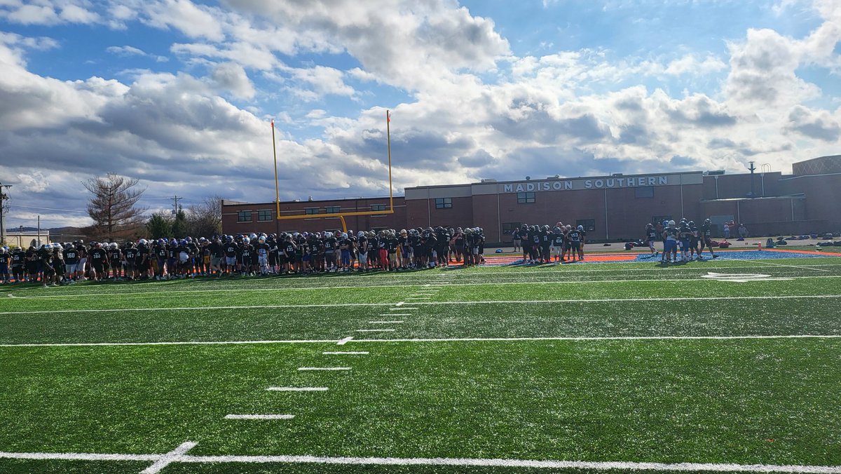 FBCoach_Eallin's tweet photo. This weekend coaching up some of Kentuckys' finest young football players with great volunteer coaches. Including our staff. There were 800+ players from the Commonwealth, 5th, 6th, 7th and 8th graders in Berea, KY. Madison Southern High 
https://t.co/U6kw3PE1bK
#kymsfa https://t.co/QDPz963jav