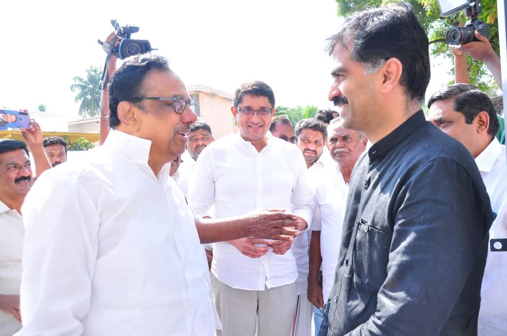 duraivaikooffl's tweet photo. பகுத்தறிவு பகலவன் தந்தை பெரியார் மண்ணில்.. 
 
தமிழகமெங்கும் திரையிடப்பட்டு வரும் மாமனிதன் வைகோ ஆவணப்படம் 28 வது நகரமாகவும், 32 வது திரையிடல் நிகழ்வாகவும் ஈரோடு மாநகரில் "ஆனூர் திரையரங்கில்" இன்று (07.11.2022) காலை 10:00 மணிக்கு திரையிடப்பட்டது. https://t.co/OBwUfpZKr1