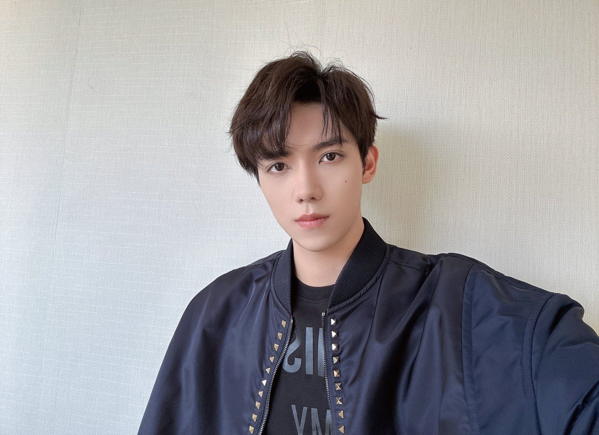 HAPPY SOLO YIZHOU!! 💚💚💚 
Finally freee~