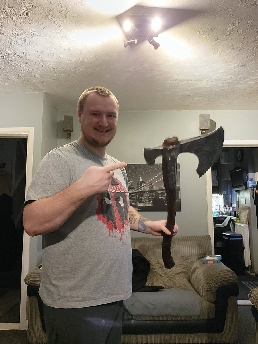 In 2 days #kratos will appear on stream when we play the new #GodofWarRagnarok he even sent me his leviathan axe to say he'll be there. So excited for this one make sure your there from 18:00 GMT (also I took a bunch of cool axe posses let me know if you wanna see them 😝)