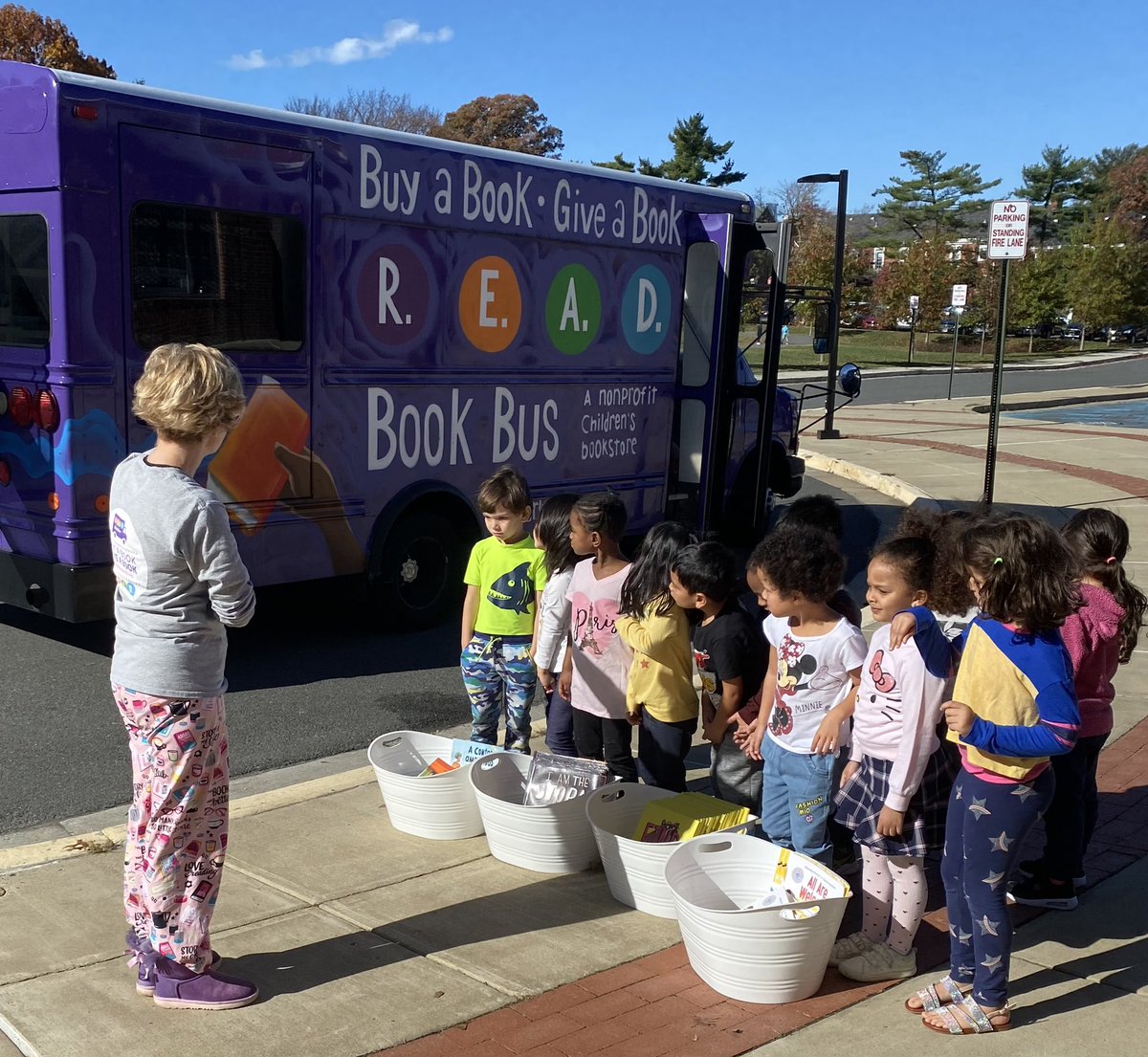Pre-K was so excited to have the purple book bus visit us today! Thanks <a target='_blank' href='http://twitter.com/ReadEarlyDaily'>@ReadEarlyDaily</a> for the great book choices! <a target='_blank' href='http://twitter.com/AbingdonGIFT'>@AbingdonGIFT</a> <a target='_blank' href='http://twitter.com/APS_EarlyChild'>@APS_EarlyChild</a> <a target='_blank' href='https://t.co/wk4g6EbHR6'>https://t.co/wk4g6EbHR6</a>