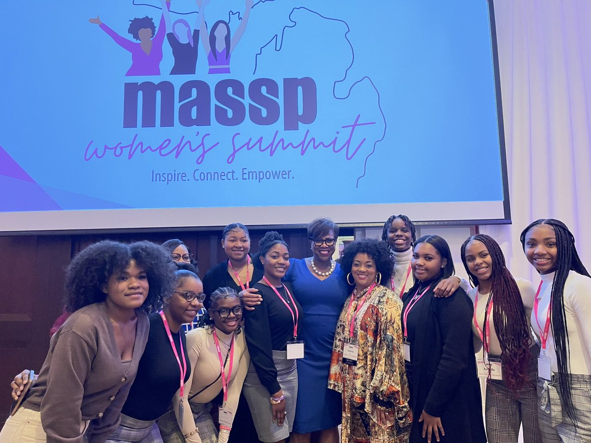massp's tweet photo. So many awesome women school leaders reaching down the ladder to elevate student leaders! #masspws22 @Detroitk12 @KPSschools https://t.co/Isk6PU8t7z