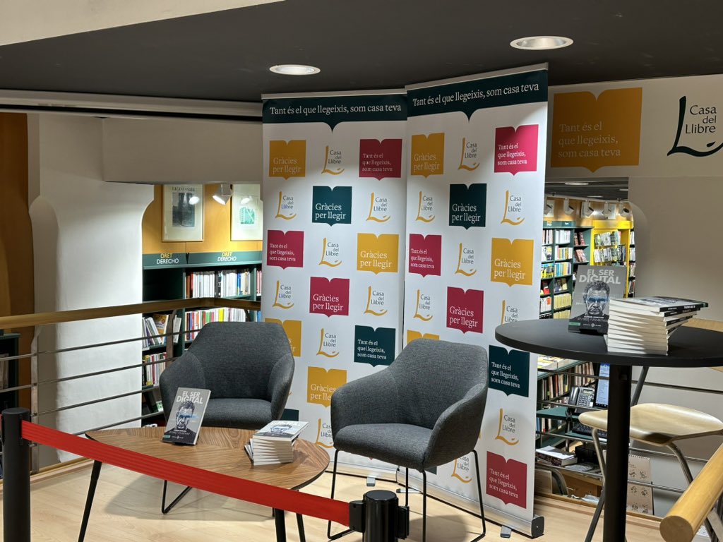 ECEQUIEL_'s tweet photo. Todo preparado en @casadellibro #PaseoDeGracia para la presentación de #ElSerDigital a las 7h!! Os Espero! @EunateEdiciones #10VE https://t.co/3q4lDjKkr4