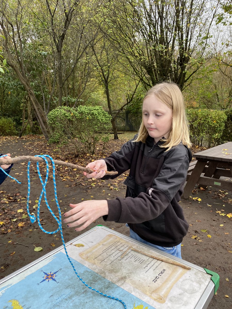 canon_burrows's tweet photo. In today's @ForestSchools session, the children were learning some new knots. We had to use our #Christianvalue of perseverance to not give up. We learnt how to do the clove hitch and also practised square lashings.  We are going to practise them over the week too! https://t.co/0M2553QKtv