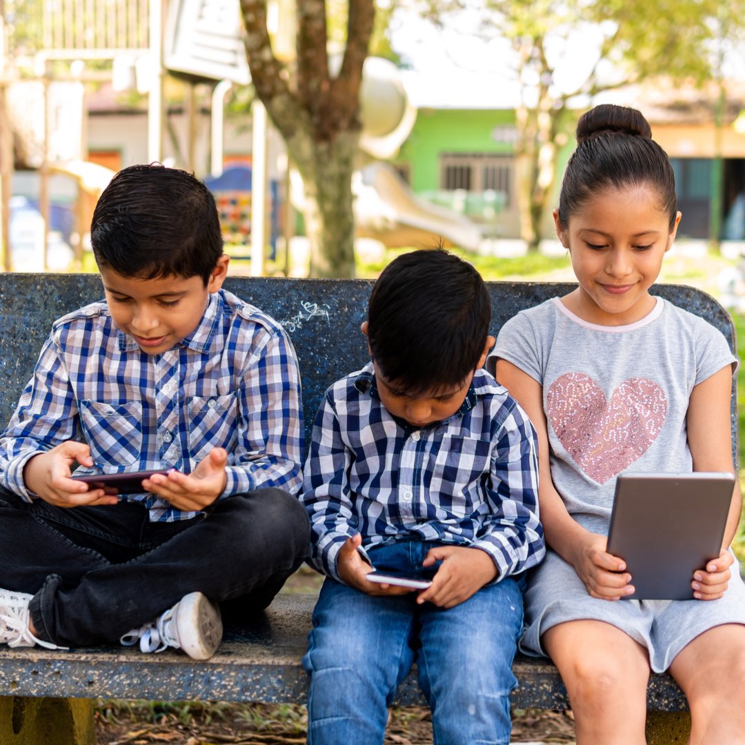 E SE O TEMA DA REDAÇÃO FOR “EXCESSO DE TECNOLOGIA NA INFÂNCIA”
