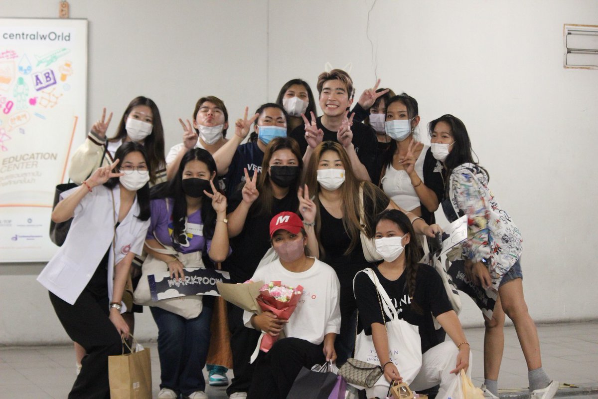 momotoru_family's tweet photo. ขอบคุณทุกคนวันนี้มากๆนะคะที่มาให้กำลังใจ มาสร้างรอยยิ้มให้กัน ไว้เจอกันงานหน้านะ ไปซ้อมวอร์มนิ้วกดบัตรกันด้วยน๊า♥️🤍
#AISPLAYXSFดูตอนจบYIDOL
#momotoru
#toru_takizawa https://t.co/QOe3QItMc0