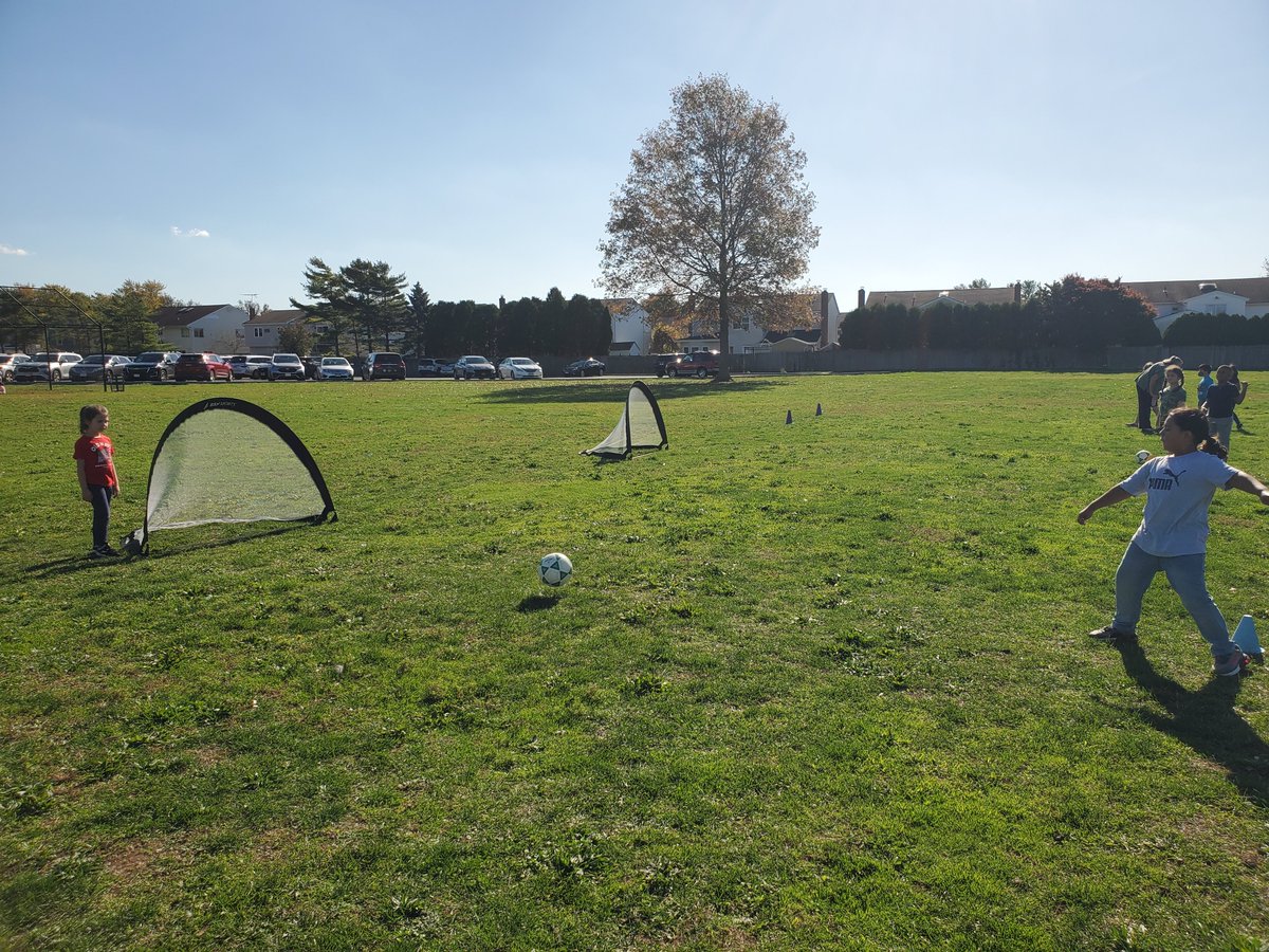 74 degrees on November 7th!? We'll take it 😃 #soccer #meadowbrookpe #greathappenshere22_23 #shootingthunder <a href="/pagan_kristie/">Kristie Pagan</a> <a href="/meadowbrookem/">MeadowbrookSchoolEM</a> @