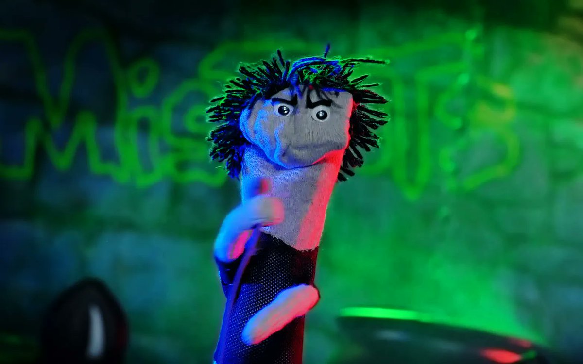 Dye Dye DYE my stocking! 

Misfoots link: youtu.be/vtCNVgOTILg 
#misfits #danzig