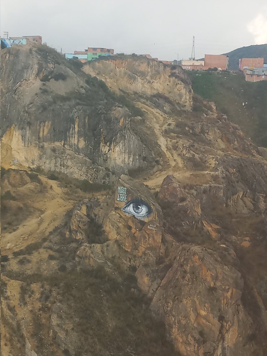 No hay leyes, no hay fronteras, no pueden detener el arte. El cielo es el limite.
.
.
.
.
.
Cuidad bolívar - Bogotá