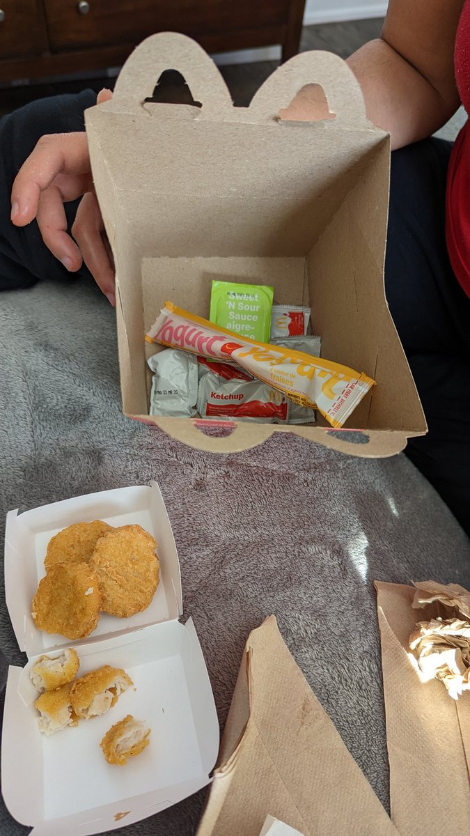 Justin_from_TO's tweet photo. @McDonaldsCanada location at Royal York and Lakeshore completely burned my breakfast sandwich and forgot to include fries in my son's Happy meal. What gives? https://t.co/XY3EjgHYb2